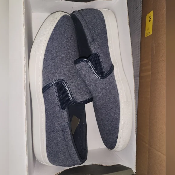Size 12 Floyd slip on - Picture 1 of 1